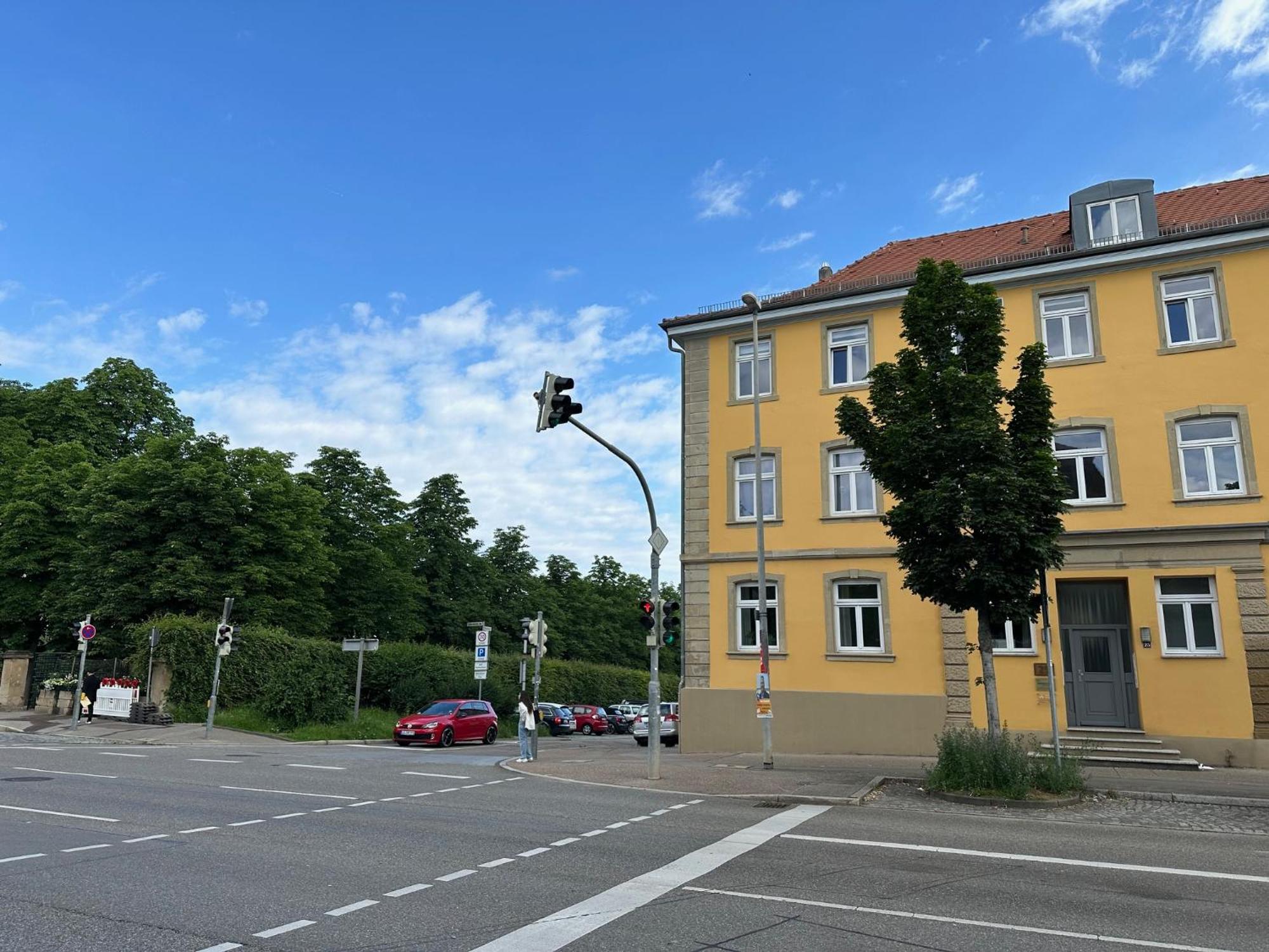 Bella Casa - Business&Family - 2 Zimmer Direkt Neben Schloss, Parkplatz, Smarttv, Netflix, Waschmaschine, 24H Checkin, 71Qm, Kingsizebett, Hotelbettwaesche 路德维希堡 外观 照片