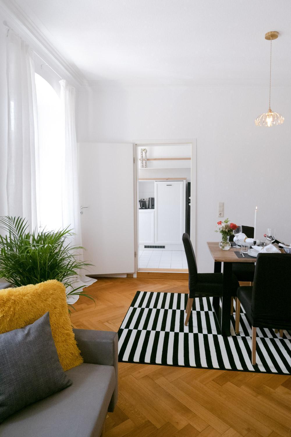 Bella Casa - Business&Family - 2 Zimmer Direkt Neben Schloss, Parkplatz, Smarttv, Netflix, Waschmaschine, 24H Checkin, 71Qm, Kingsizebett, Hotelbettwaesche 路德维希堡 外观 照片